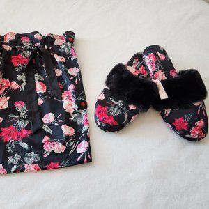 Victoria's Secret slippers NWT Size M black pink signature floral VALENTINE'S